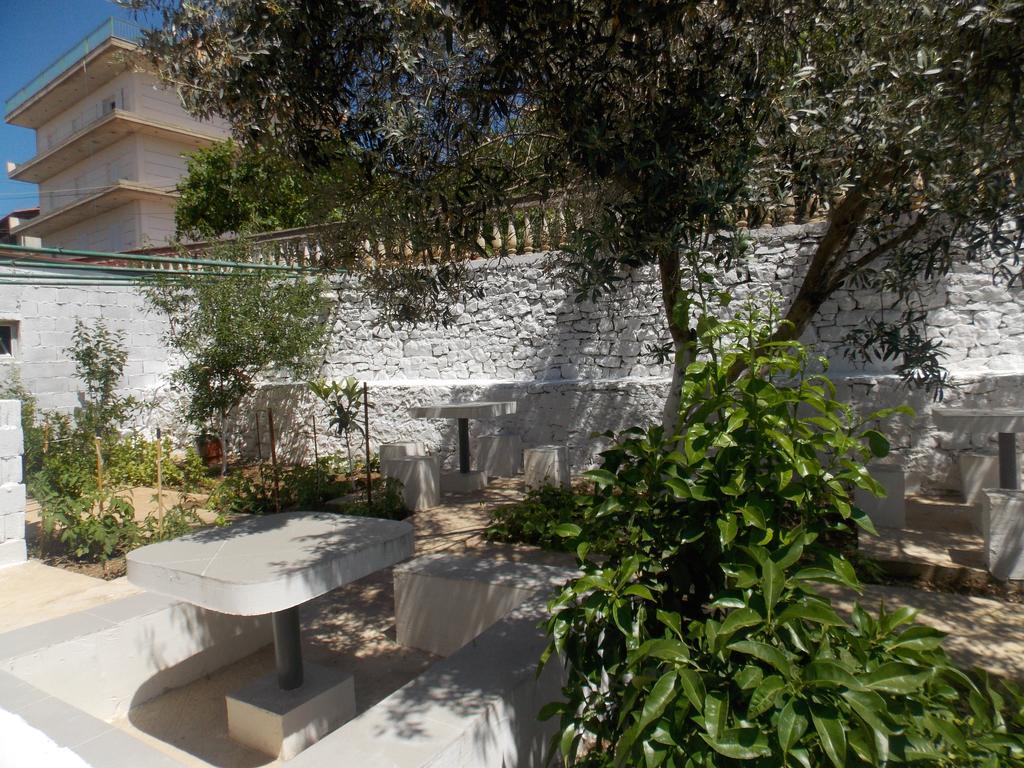 Guest house Vila Bega Saranda Extérieur photo