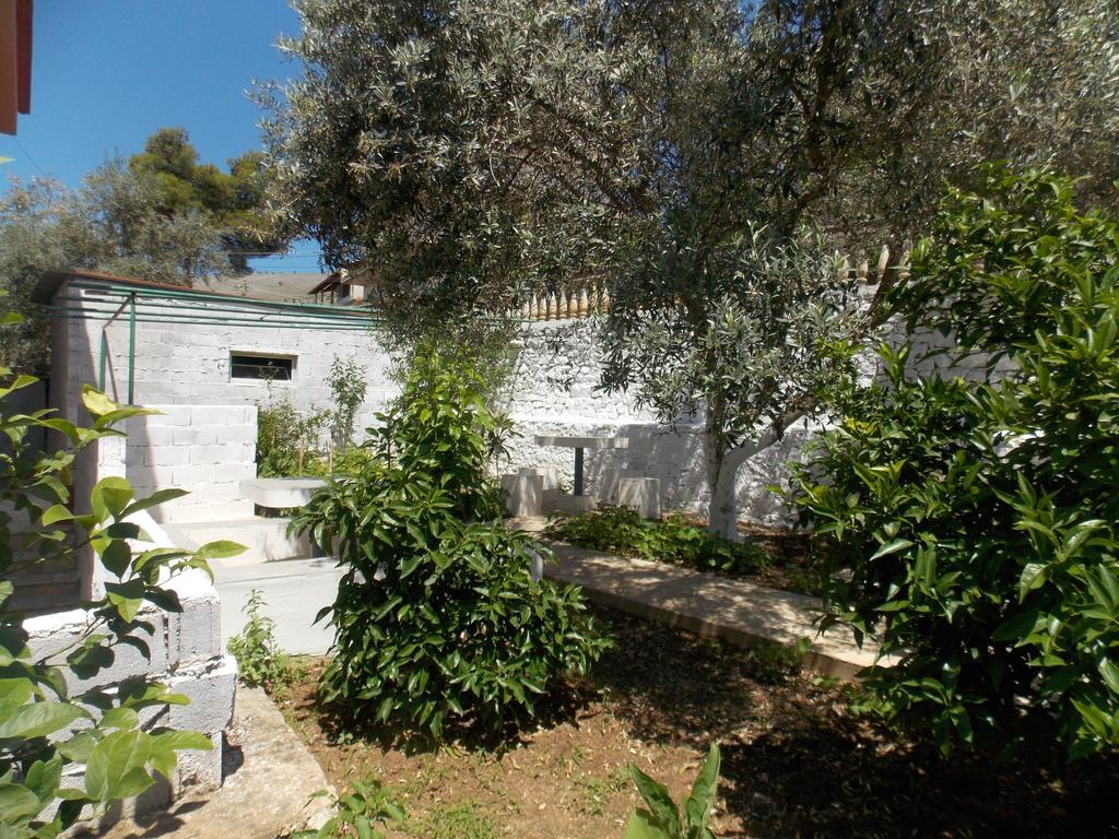 Guest house Vila Bega Saranda Extérieur photo